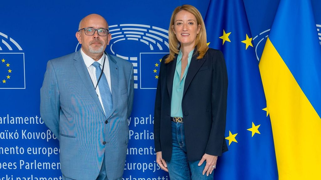 The current EDPS Wojciech Wiewiórowski and EU parliament president Roberta Metsola.