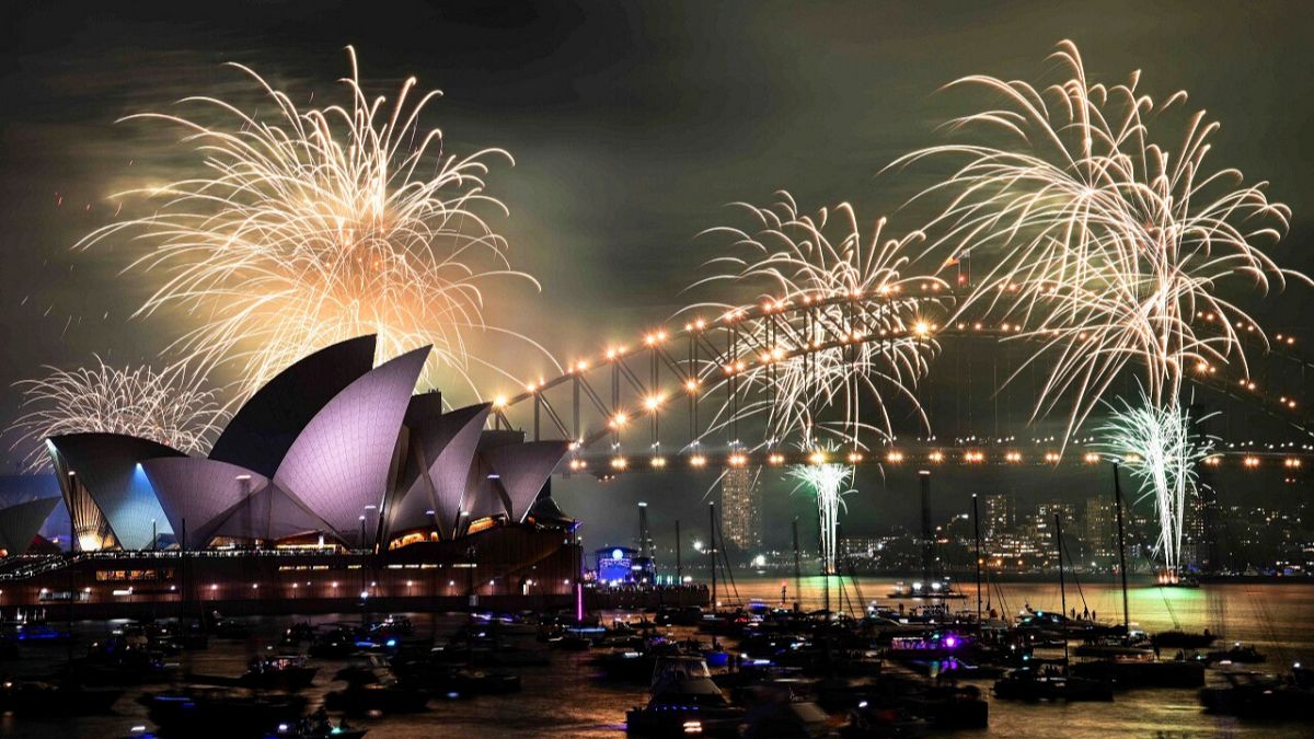 Fireworks explode over Sydney Harbour ahead of New Year