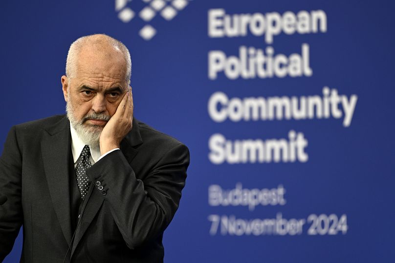 Le Premier ministre albanais Edi Rama tient une conférence de presse lors du sommet de la Communauté politique européenne à Budapest, le 7 novembre 2024.