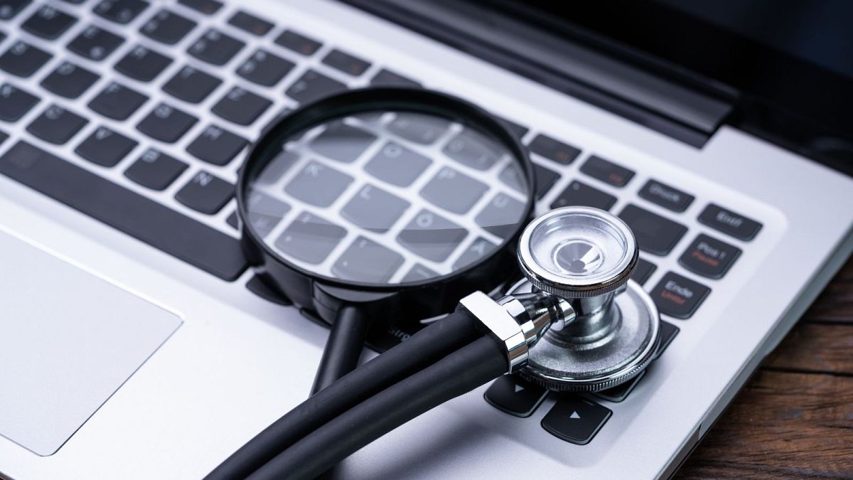 Nearly half of people in the UK use online health information to self-diagnose, survey finds