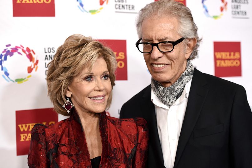 Jane Fonda, à gauche, et Richard Perry posent pour une photo au Gala Vanguard Awards du 46e anniversaire du Los Angeles LGBT Center - 2015