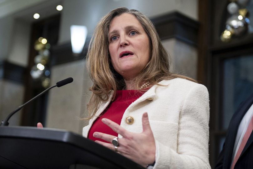 La ministre des Finances et vice-première ministre Chrystia Freeland prononce une allocution sur la Colline du Parlement à Ottawa (Ontario), le mercredi 11 décembre 2024. 