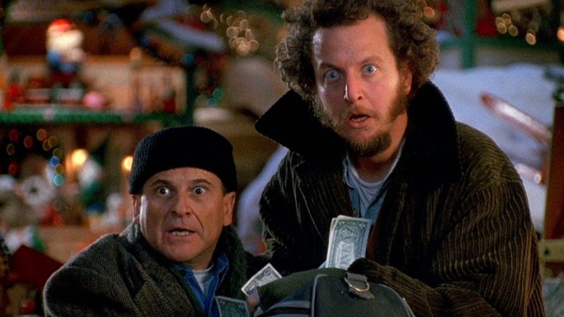 Joe Pesci dans le rôle de Harry (à gauche) et Daniel Stern dans le rôle de Marv (à droite)