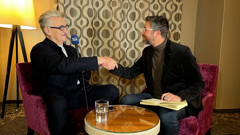 Le réalisateur Wim Wenders avec David Mouriquand d'Euronews Culture