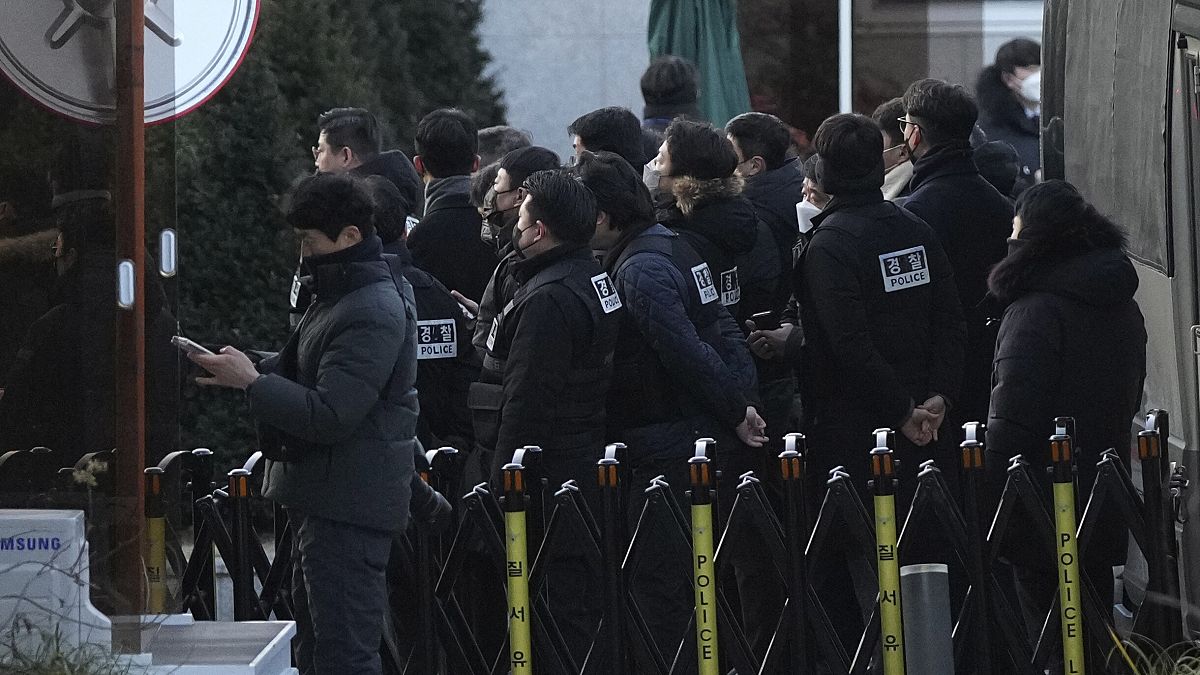 Police officers arrive at the gate of the presidential residence in Seoul with a warrant to arrest President Yoon Suk Yeol, 3 January, 2025