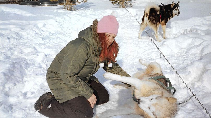 Jouer avec des chiens husky à Tignes