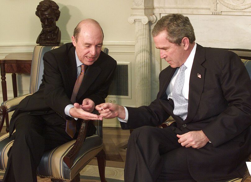 Costas Simitis (à gauche) et George WH Bush (à droite) à la Maison Blanche, 2002