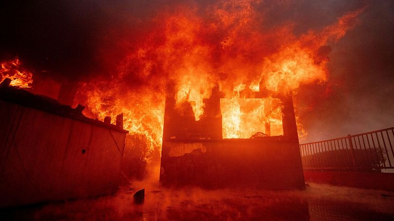 L'incendie de Palisades brûle une propriété dans le quartier de Pacific Palisades - 7 janvier 2025