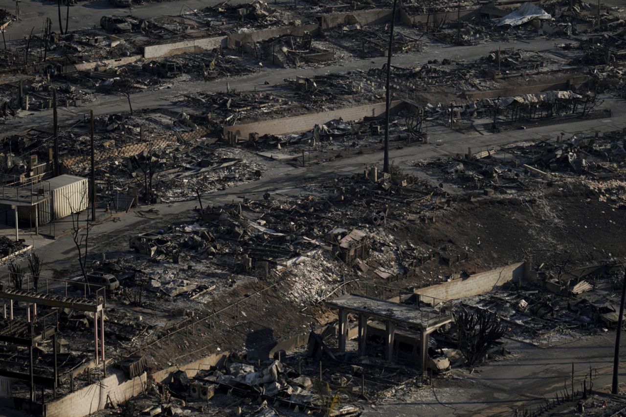 Des rangées de résidences sont entièrement incendiées à la suite de l'incendie