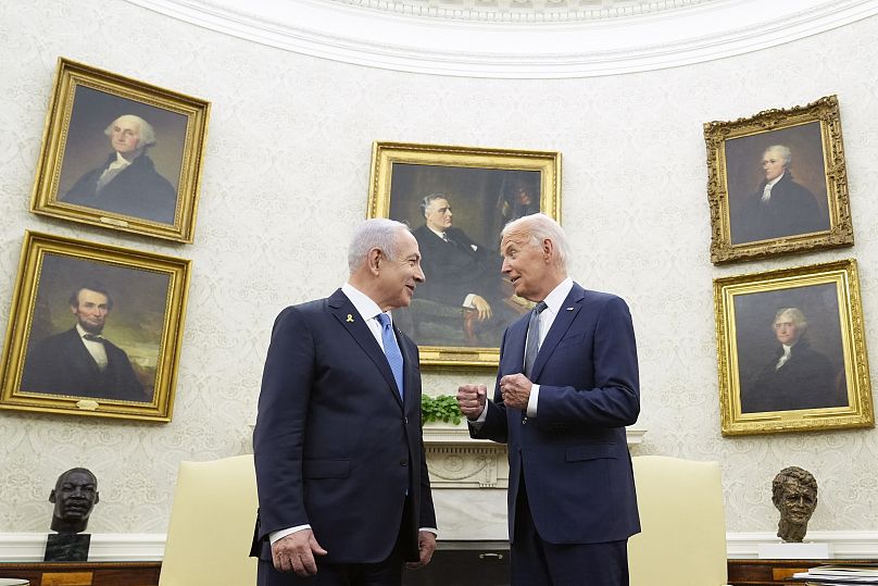 Le président Joe Biden s'entretient avec le Premier ministre israélien Benjamin Netanyahu dans le bureau ovale de la Maison Blanche, le 25 juillet 2024.