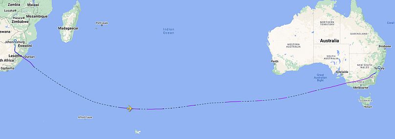 La route de Qantas vers Sydney emprunte une route vers le sud. 