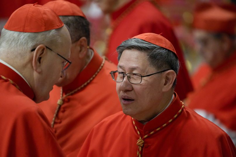 Les vidéos prétendent à tort que le cardinal philippin Luis Antonio Tagle a été nommé successeur du pape François.