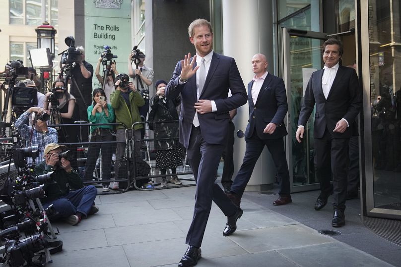 Le prince Harry quitte la Haute Cour après avoir témoigné à Londres, le mercredi 7 juin 2023. 