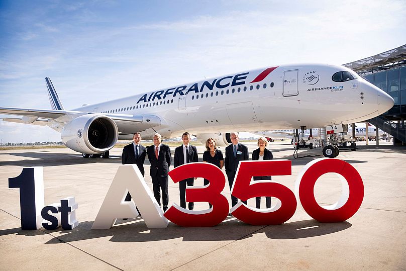 Air France, comme de nombreuses autres compagnies aériennes, investit dans de nouveaux avions performants.