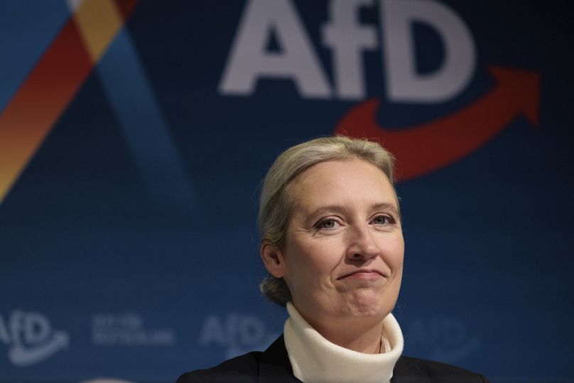 Alice Weidel, porte-parole fédérale du parti Alternative pour l'Allemagne (AfD), assiste à la présentation de sa candidature à la chancelière lors des élections fédérales de 2025 à Berlin.