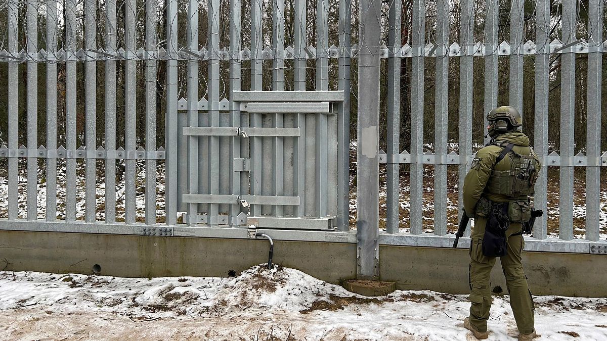 A Polish border guard looks east into Belarus at the crossing point Połowce-Pieszczatka in Polowce, Poland, Thursday, 16 January 2025.