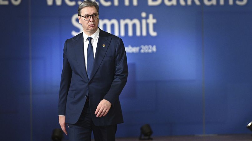 Le président serbe Aleksandar Vučić arrive à un sommet UE-Balkans occidentaux à Bruxelles, en Belgique, le 18 décembre 2024. 