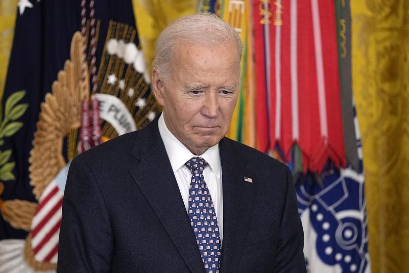 Le président Joe Biden fait une pause lors de la remise de la médaille d'honneur lors d'une cérémonie dans la salle Est de la Maison Blanche, le 3 janvier 2025.