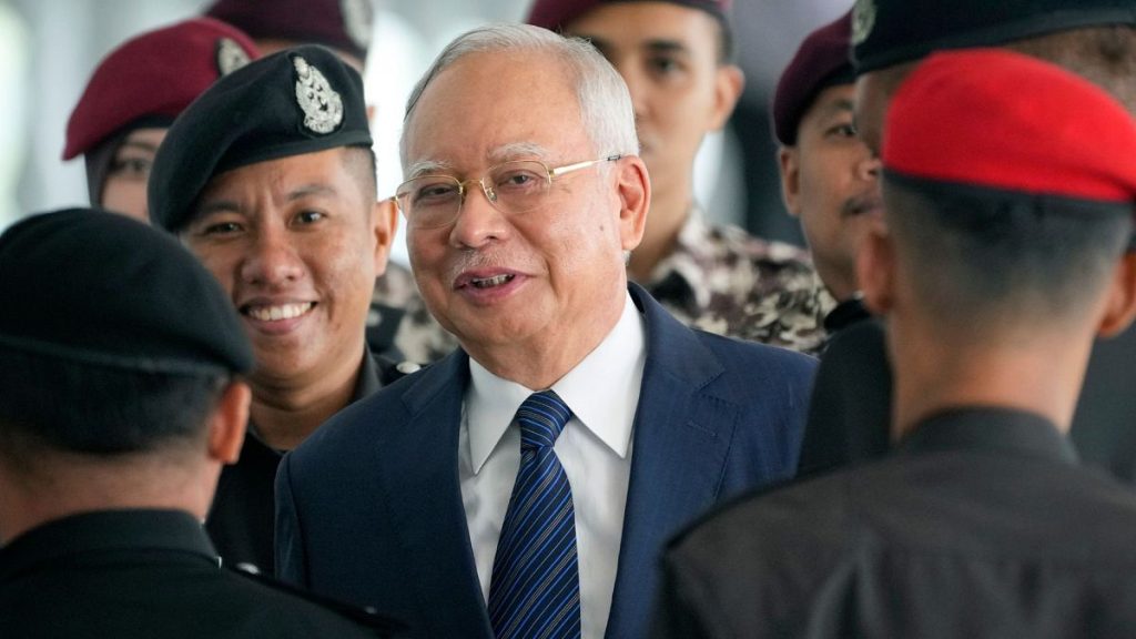 Former Malaysian Prime Minister Najib Razak arrives at the Kuala Lumpur High Court complex escorted by prison officers in Kuala Lumpur, Malaysia, Thursday, 4 April 2024.