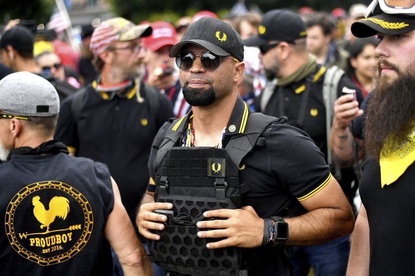 Le président des Proud Boys, Enrique Tarrio, se rassemble à Portland, Oregon, le 17 août 2019.