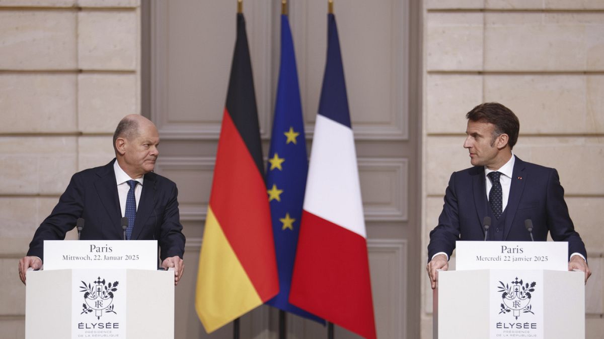 French President Emmanuel Macron, right, and German Chancellor Olaf Scholz give a joint statement at the Elysee Palace in Paris, Wednesday, Jan. 22 2025