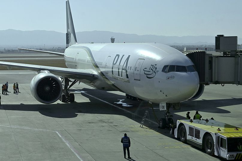 Un avion PIA s'apprête à décoller pour Paris à Islamabad, le 10 janvier 2025