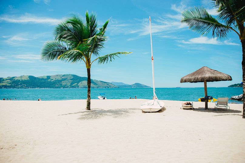 Ces dernières années, on a assisté à une tendance croissante au tourisme silencieux, depuis les plages où il est interdit de parler jusqu'aux guides des endroits les plus calmes d'une ville. 