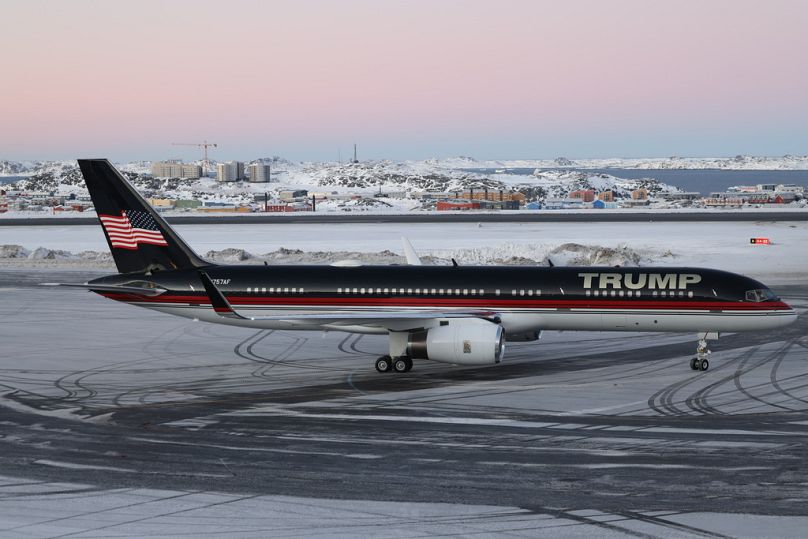 Un avion transportant Donald Trump Jr. atterrit à Nuuk, au Groenland, le mardi 7 janvier 2025.