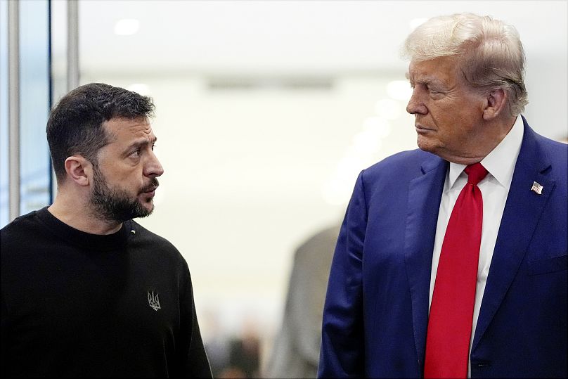 L'ancien président Donald Trump rencontre le président ukrainien Volodymyr Zelenskyy à la Trump Tower à New York, le 27 septembre 2024.